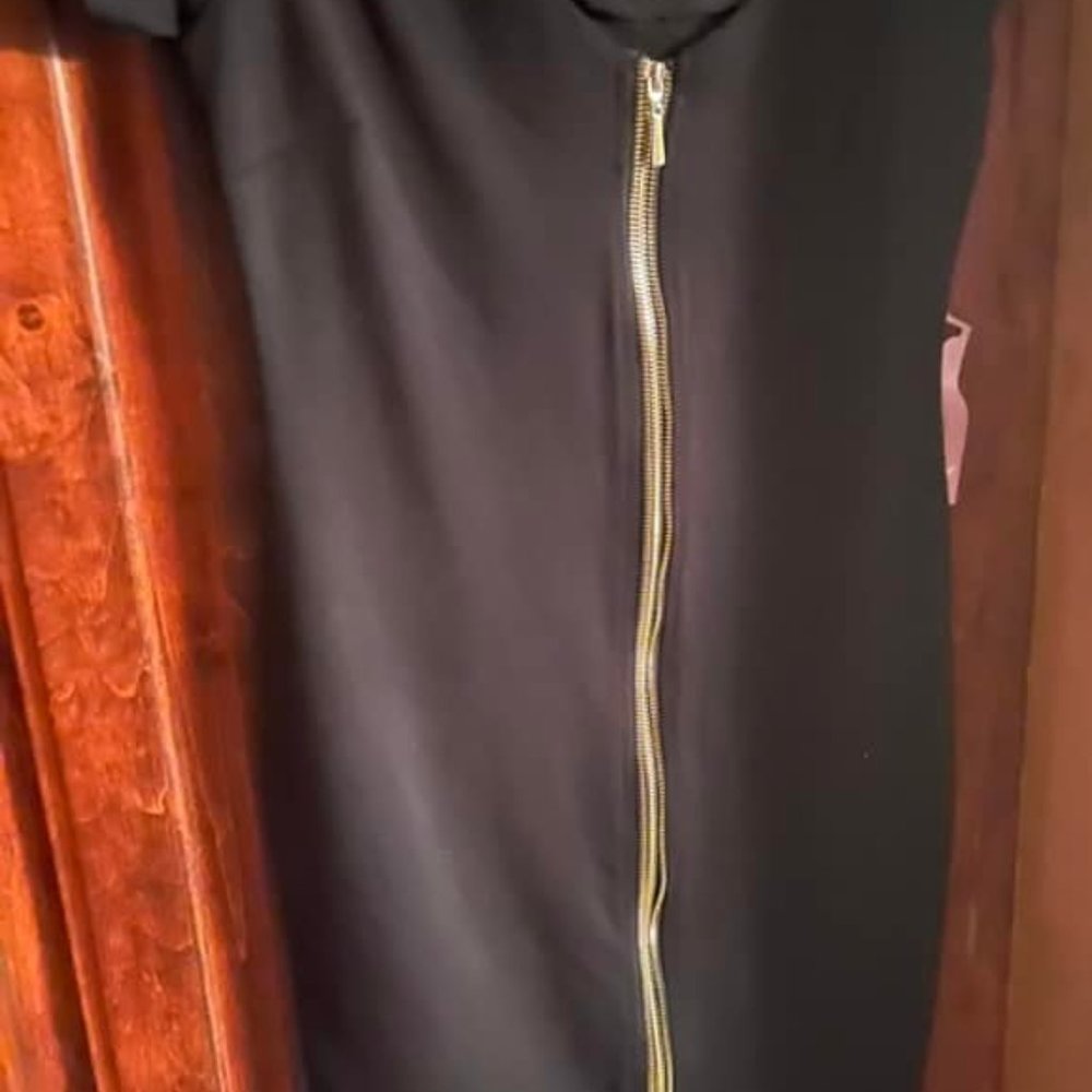 BLACK DRESS.  sz. M.    new with tags